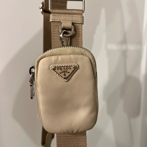 Prada Re-Edition 2005 Re-Nylon Bag. Color: Desert Beige. - Picture 5 of 6